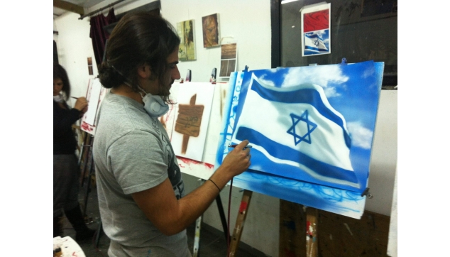 תלמידי הקורס להכשרת ציירי איירבראש וקירות