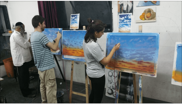 תלמידי הקורס להכשרת ציירי איירבראש וקירות