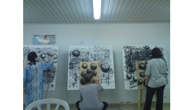 תלמידי הקורס להכשרת ציירי איירבראש וקירות