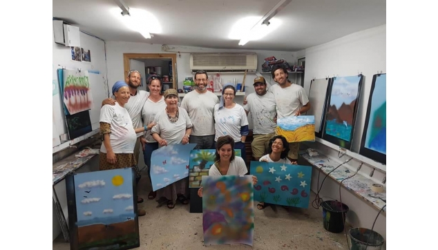 תלמידי הקורס להכשרת ציירי איירבראש וקירות