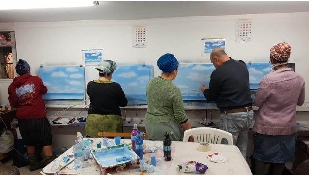 תלמידי הקורס להכשרת ציירי איירבראש וקירות