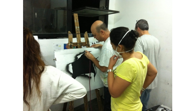 תלמידי הקורס להכשרת ציירי איירבראש וקירות