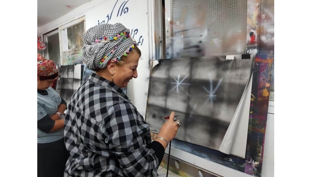 תלמידי הקורס להכשרת ציירי איירבראש וקירות