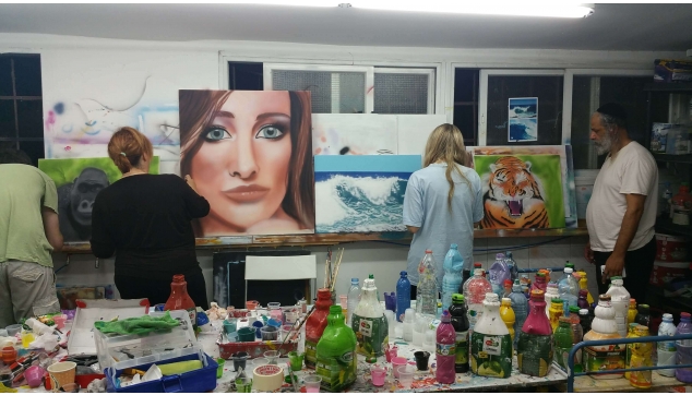 תלמידי-הקורס-להכשרת-ציירי-איירבראש-וקירות-77