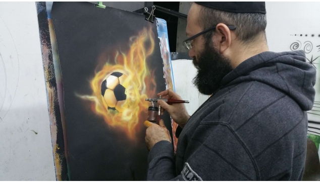 תלמידי הקורס להכשרת ציירי איירבראש וקירות