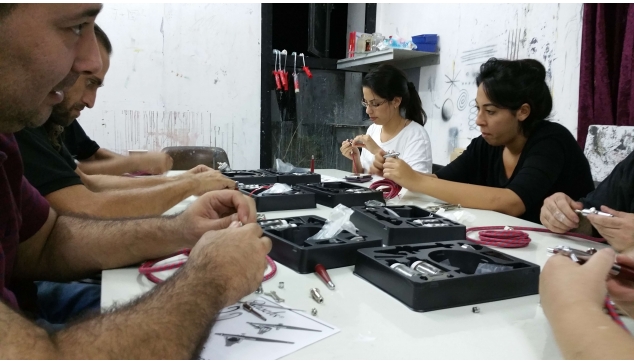 תלמידי הקורס להכשרת ציירי איירבראש וקירות