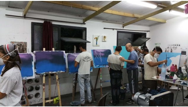 תלמידי הקורס להכשרת ציירי איירבראש וקירות