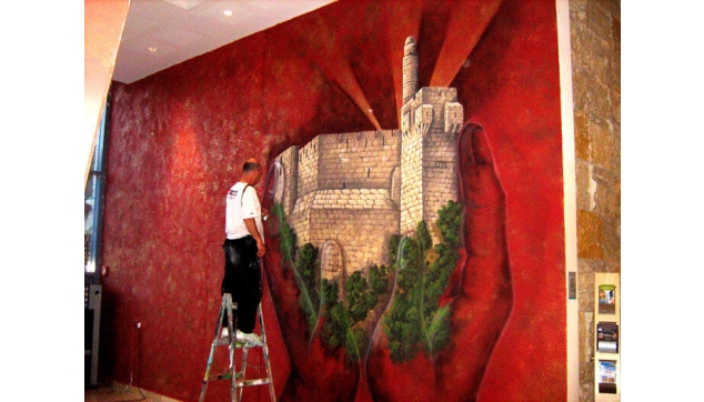 ציורי קיר במהלך העבודה