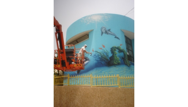 ‏‏ציורי קיר במהלך העבודה