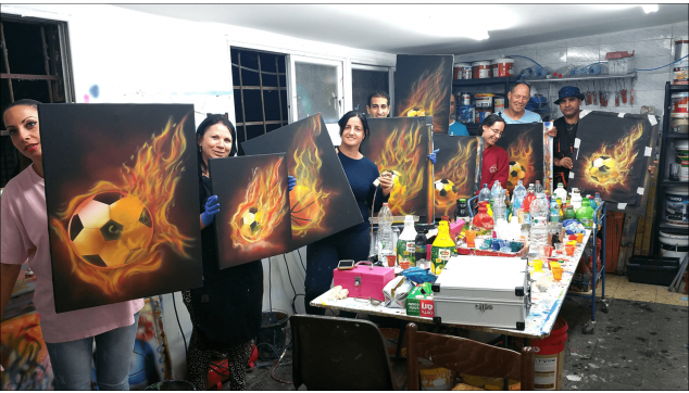 ‏‏תלמידי הקורס להכשרת ציירי איירבראש וקירות